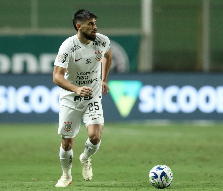 Bruno Méndez é titular em vitória do Uruguai e será desfalque para o  Corinthians em clássico