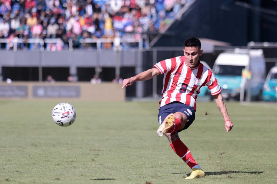 Rojas foi titular do Paraguai contra o Chile