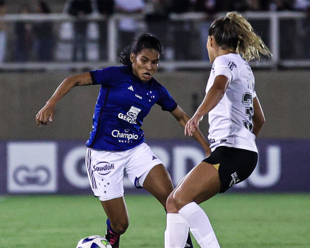 Corinthians vence o Cruzeiro nos acréscimos no primeiro jogo das