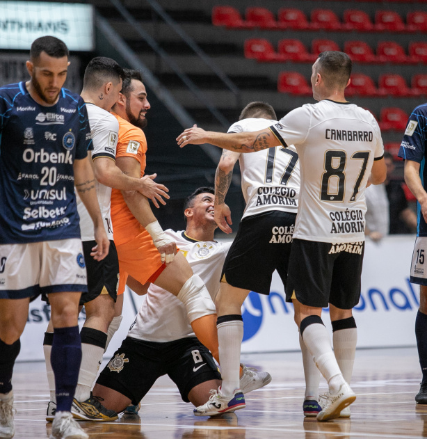 Corinthians vira para cima do Pato e vence a segunda consecutiva no Novo  Basquete Brasil