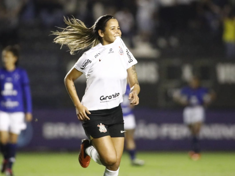 Santos goleia Flamengo e avança à semifinal do Brasileiro feminino