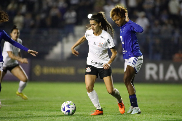 Jheniffer foi eleita a  'Mina da Rodada' do Brasileir�o Feminino