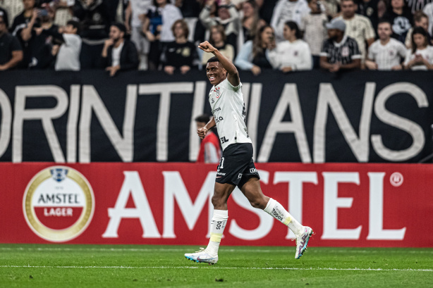 Felipe Augusto marcou o primeiro gol pelo time profissional do Corinthians