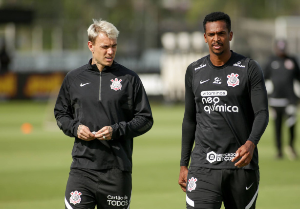 Atacante do Corinthians marca em empate e fica próximo de assumir