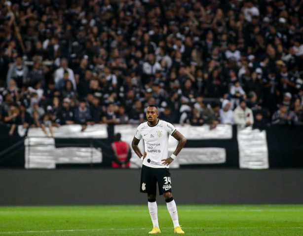 Zagueiro que pertence ao Corinthians se envolve em acidente de tr�nsito