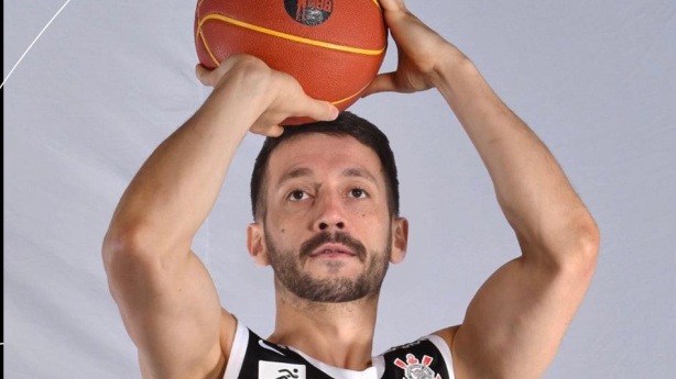 Elinho � o novo refor�o da equipe de basquete do Corinthians