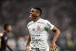 Corinthians consegue 'furar' forte marca��o do advers�rio e vence o Universitario pela Sul-Americana