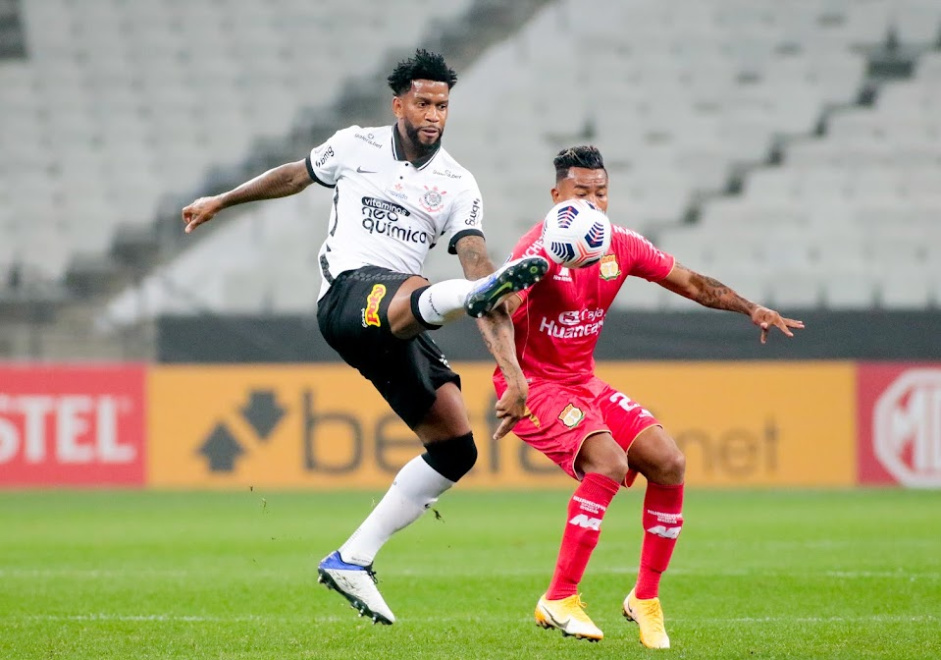 Corinthians vence Universitario-PER e abre vantagem no mata-mata