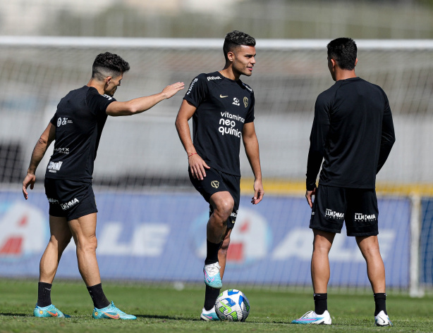 Jogadores do Corinthians em atividade realizada no CT Joaquim Grava