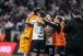 Elenco do Corinthians comemora classifica��o para a semifinal da Copa do Brasil