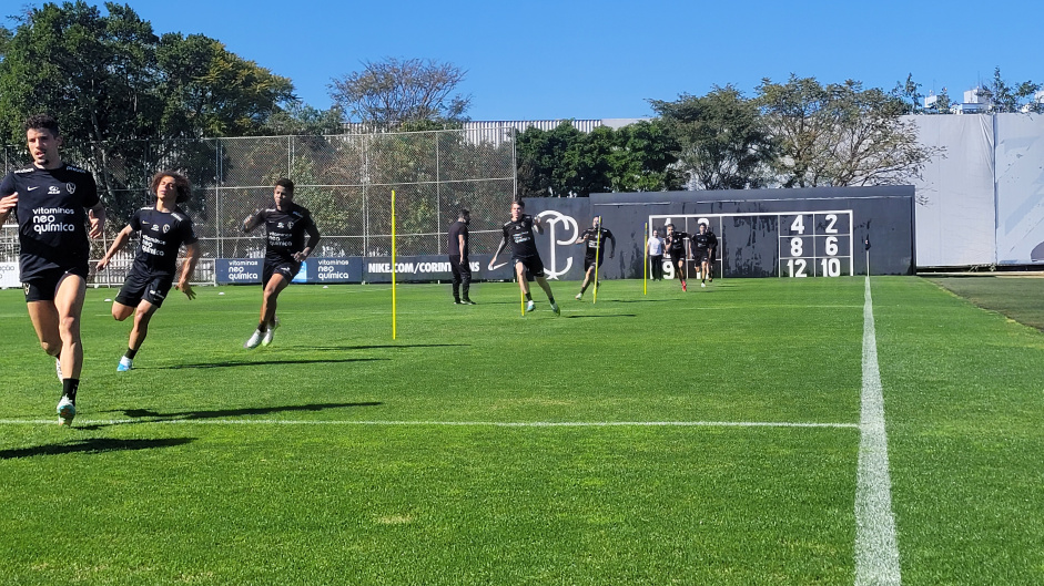 Equipe do Corinthians treinando na manh deste domingo