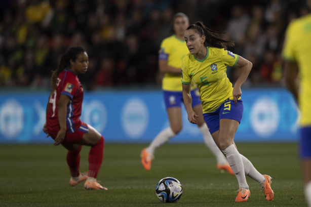 Volante do Corinthians lidera números defensivos entre jogadoras do Brasil  na estreia da Copa; veja