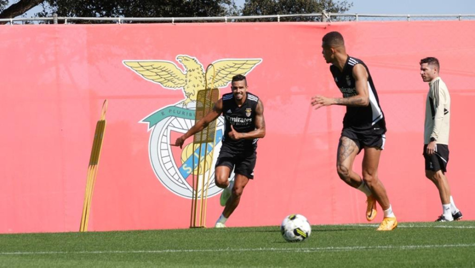Lucas Verssimo e Joo Victor durante treino do Benfica