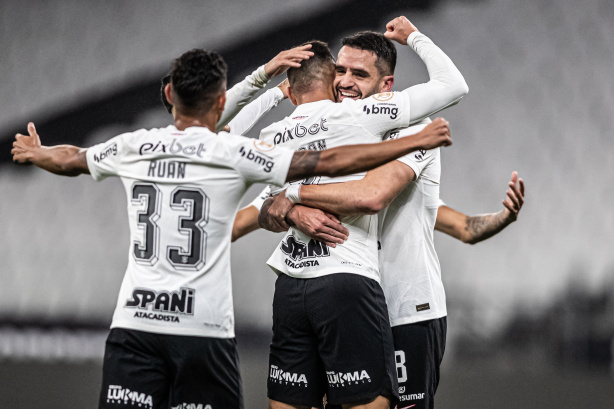 Corinthians chega a sete jogos sem derrotas e iguala melhor sequência do ano