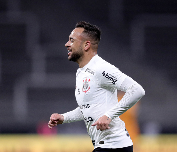 Maycon comemora evolução da equipe na temporada e destaca qualidade do elenco