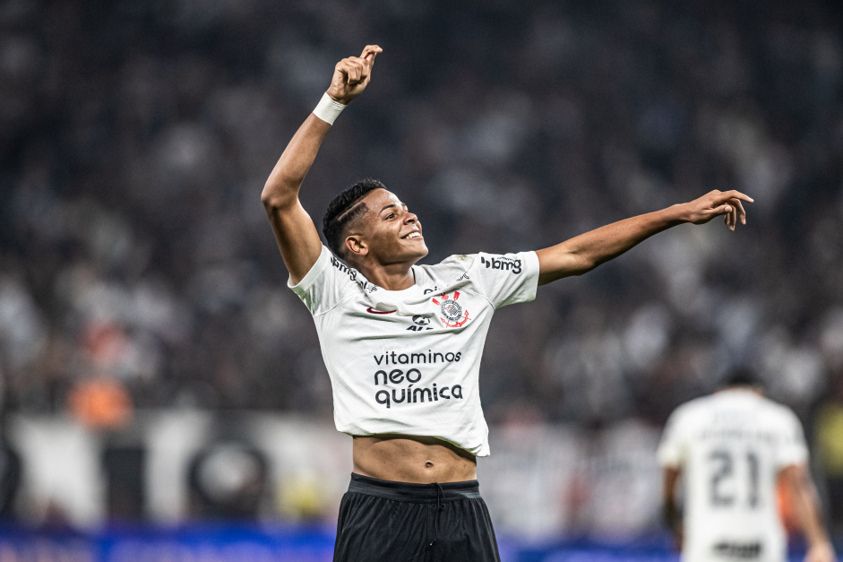 Wesley marca seu primeiro gol pelo time profissional do Corinthians