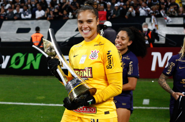 Ex-goleira do Corinthians é anunciada como reforço do rival para a temporada