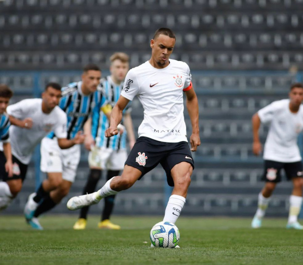 João Pedroprojeta Dérbi pela semifinal do Brasileirão Sub-20
