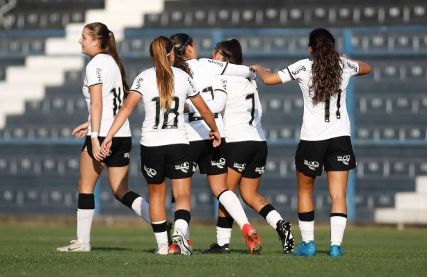 TIME REFORÇADO: Equipe sub-17 feminina se prepara para estreia no Campeonato  Paulista - Central do Timão - Notícias do Corinthians