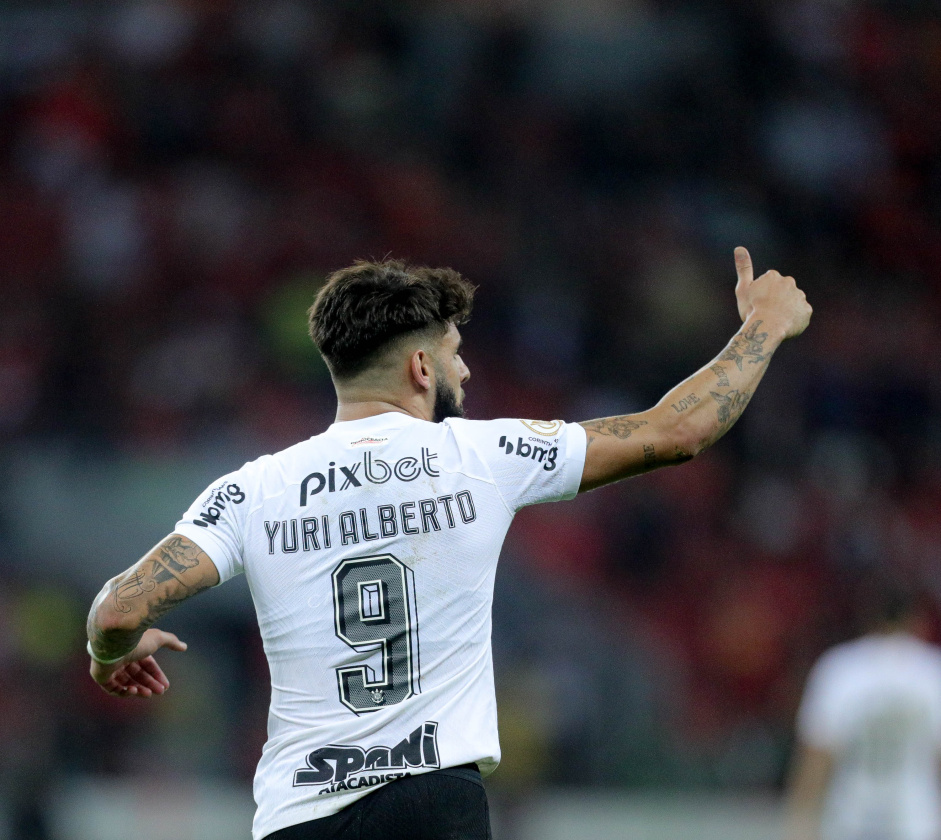 Yuri Alberto foi defendido pelo tcnico Vanderlei Luxemburgo em coletiva aps o jogo contra o Internacional, pelo Brasileiro