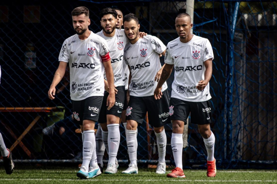 Corinthians dá sorte e escapa de mexicanos na estreia do Mundial