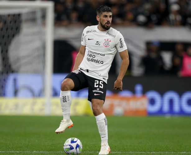 Bruno M�ndez comemora marca expressiva com a camisa do Corinthians