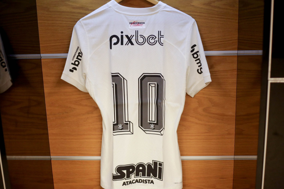 Corinthians anuncia novo camisa 10 do elenco
