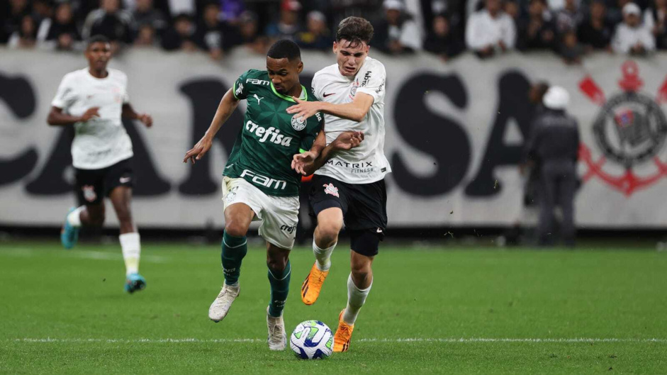 Corinthians perdeu para o Palmeiras atuando na Neo Qumica Arena e est eliminado do Brasileiro Sub-20