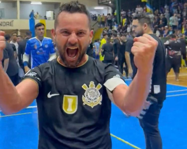 Deives comemora mais uma final disputada pelo Corinthians ap�s classifica��o no Paulista