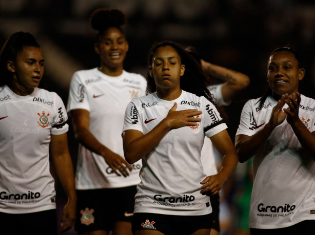 Corinthians goleia Pinda e se classifica para as semifinais do