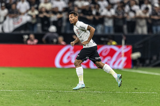 Ruan Oliveira avalia vantagem conquistada pelo Corinthians como 'boa' e fala sobre função em campo