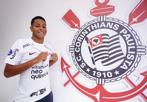 Corinthians acerta contrato profissional com destaque da base, que