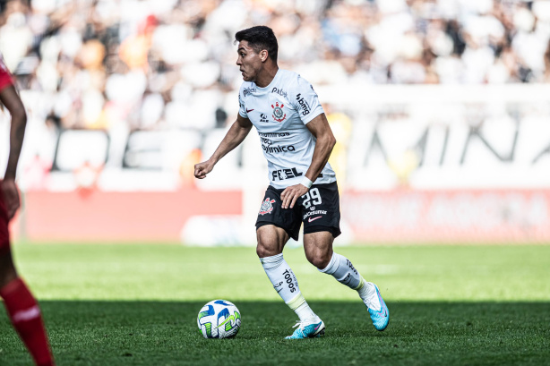 Volante sofre lesão e se torna nova preocupação para o departamento médico do Corinthians