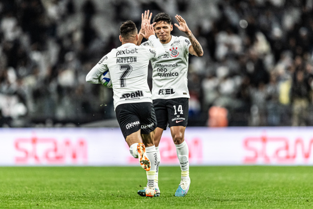 Corinthians busca empate contra o Goiás e vê Z-4 próximo