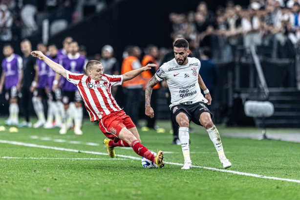 Corinthians 1 x 0 Estudiantes-ARG - Timão faz o dever de casa e