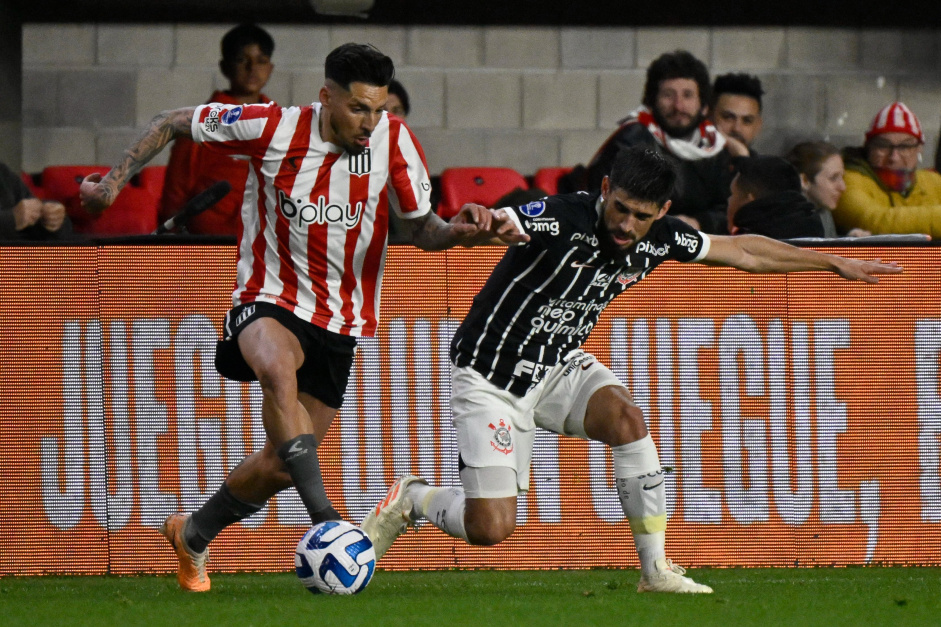 Bruno Mndez em ao durante jogo do Corinthians contra o Estudiantes de La Plata