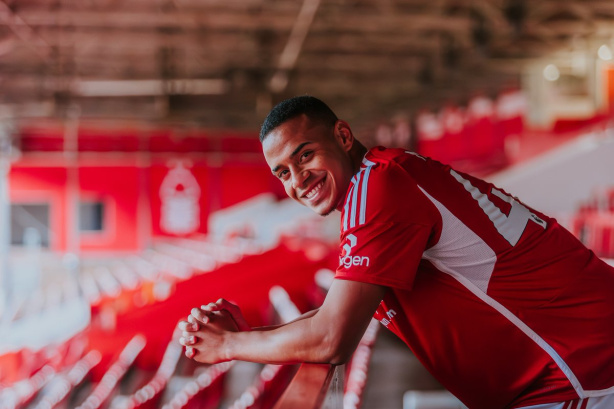 Ex-zagueiro do Corinthians é anunciado oficialmente como reforço de clube inglês