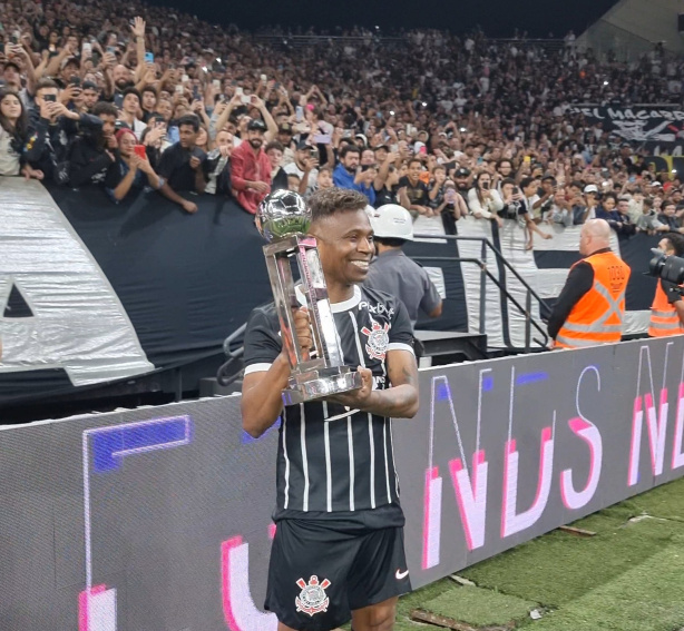 Edílson celebrou o jogo contra Lendas do Real Madrid e o reencontro com Karembeu