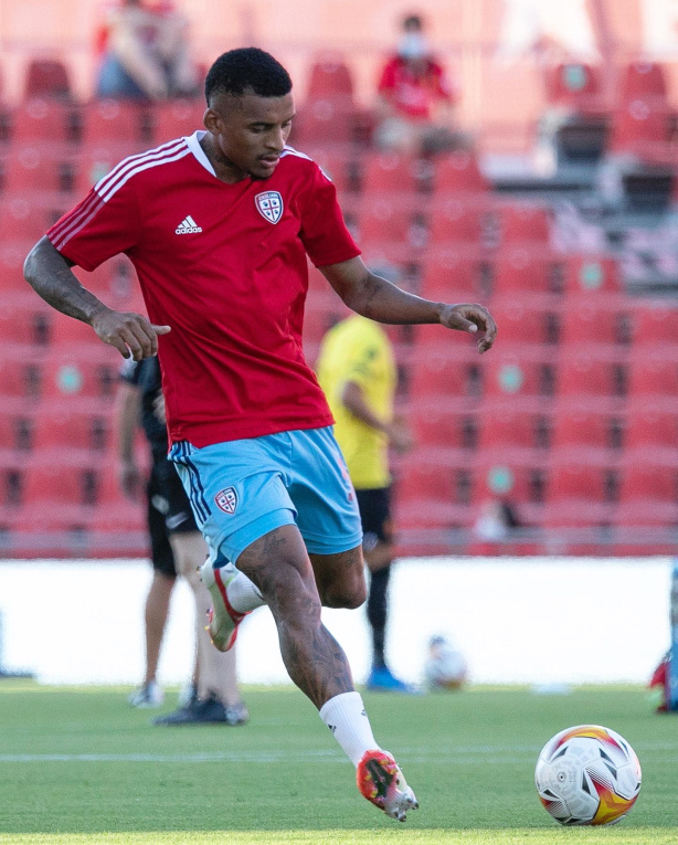 Dalbert é apresentado e se diz 'pronto para jogar' pelo Internacional