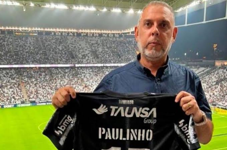 Cleidson Augusto Cruz, proprietrio da Taunsa, em um dos camarotes da Neo Qumica Arena durante um jogo do Corinthians; clube ainda no recebeu quantia milionria
