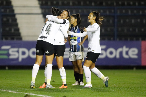 Ketlen (#17 Santos) and Katiuscia (#2 Corinthians) during the Campeonato  Paulista Feminino football match between Corinthians x Santos at Parque Sao  Jorge in Sao Paulo, Brazil. Richard Callis/SPP Credit: SPP Sport Press