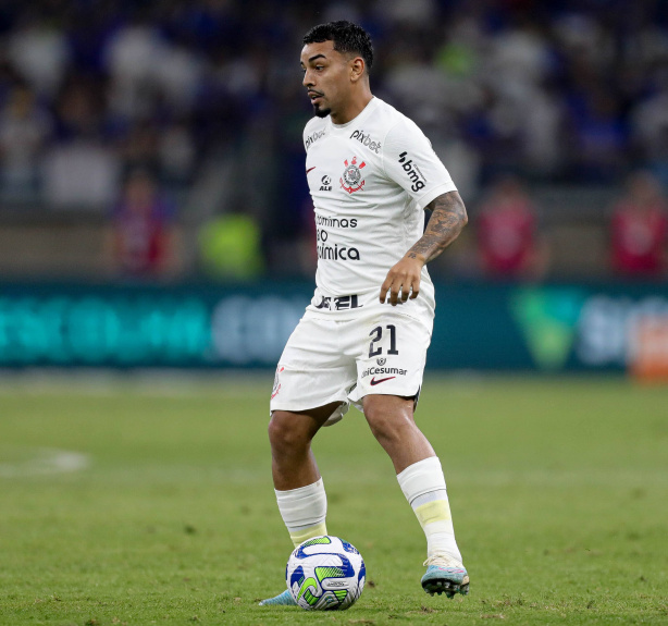 Matheus Bidu foi eleito o pior em campo em derrota do Corinthians