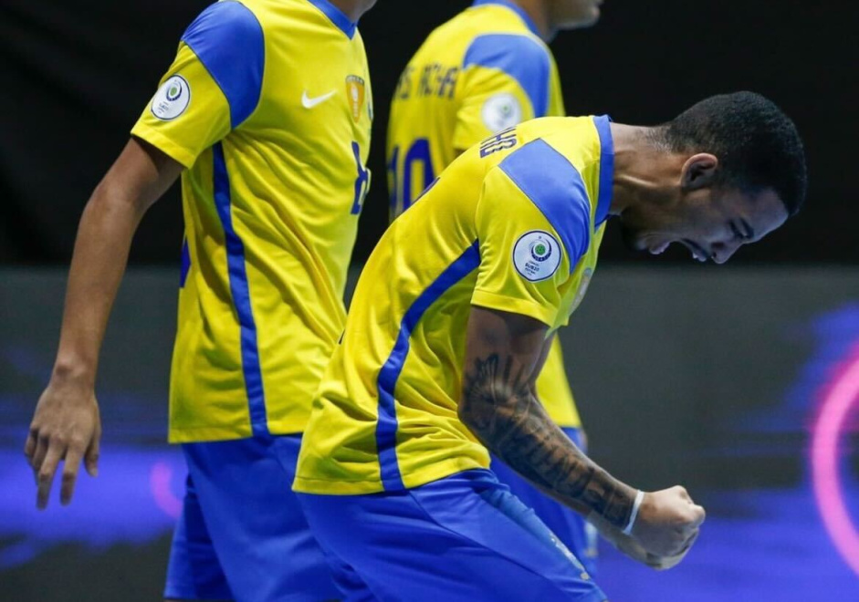 Thiaguinho comemorando gol do Brasil no Sul-Americano Sub-20 de Futsal