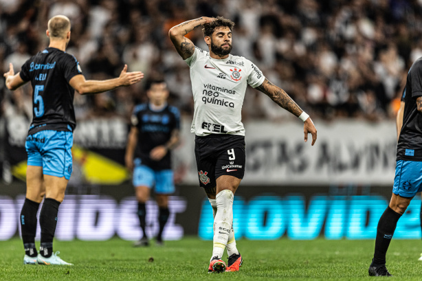 Em jogo de oito gols, Corinthians e Grêmio ficam no empate em