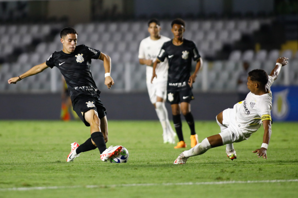 Corinthians perde de virada para o Santos e larga com desvantagem nas quartas do Brasileirão Sub-17