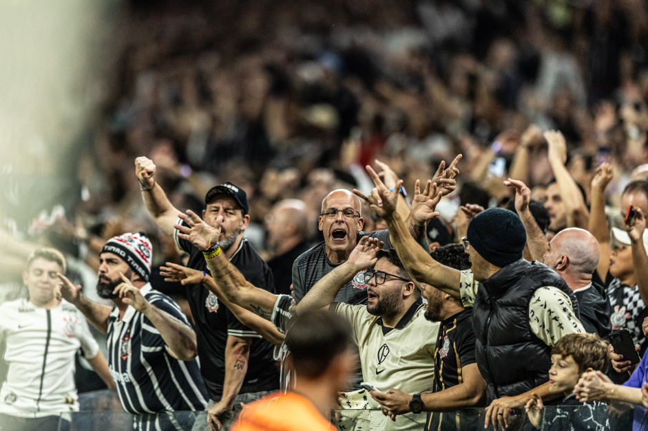 Torcida do Corinthians durante jogo contra o Botafogo