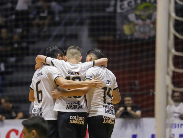 Corinthians: onde assistir base, futsal e feminino até a volta do principal