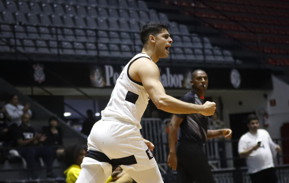 Corinthians Basquete - Sextou com Jogo 100! 💪🏾 . Hoje tem jogo do @nbb  contra o Botafogo no Parque S. Jorge, às 21h10. Confronto importante e  partida especial, é o 100º jogo