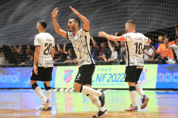 Allan, Tatinho e Deives durante final da LNF 2022