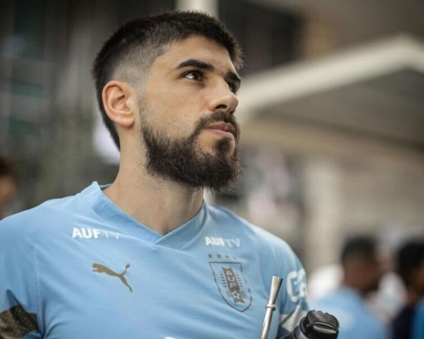 Defensor do Corinthians aparece em campo durante treinamento e tranquiliza após preocupação